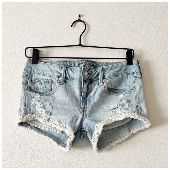 American Eagle AEO Stretch Light Wash Denim Crochet Ruffle Shortie Shorts Sz 4 - Picture 1 of 6